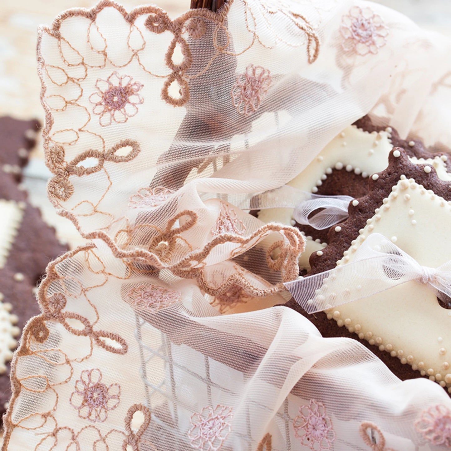 Retro Lace Placemat 12x17-in Oval Embroidered Table Place Mats French Crochet Doilies Coasters Cup Mat for Home Wedding
